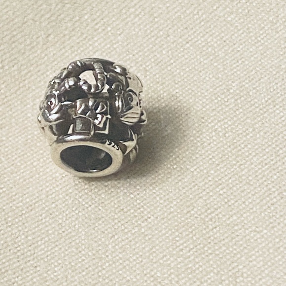 Pandora Santa’s elves charm - Picture 9 of 9